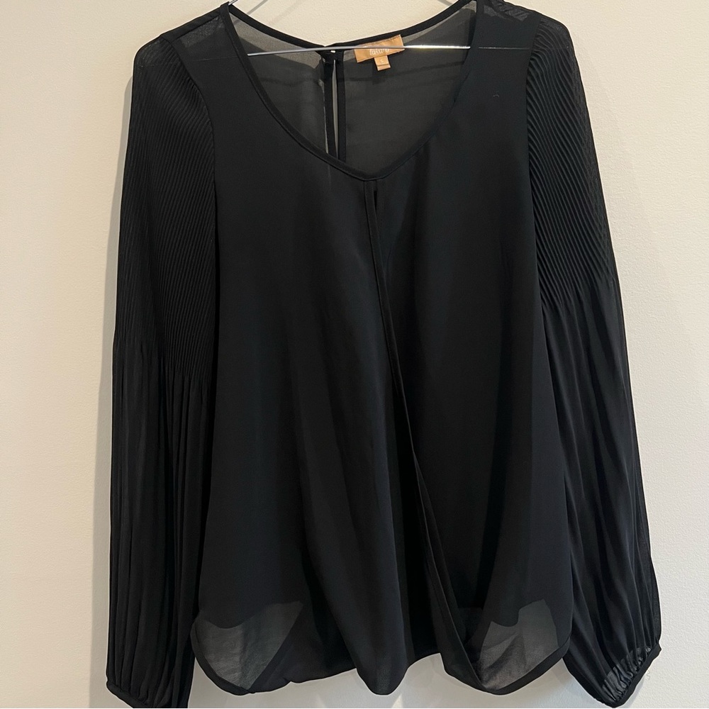 Takara sheer black top‎